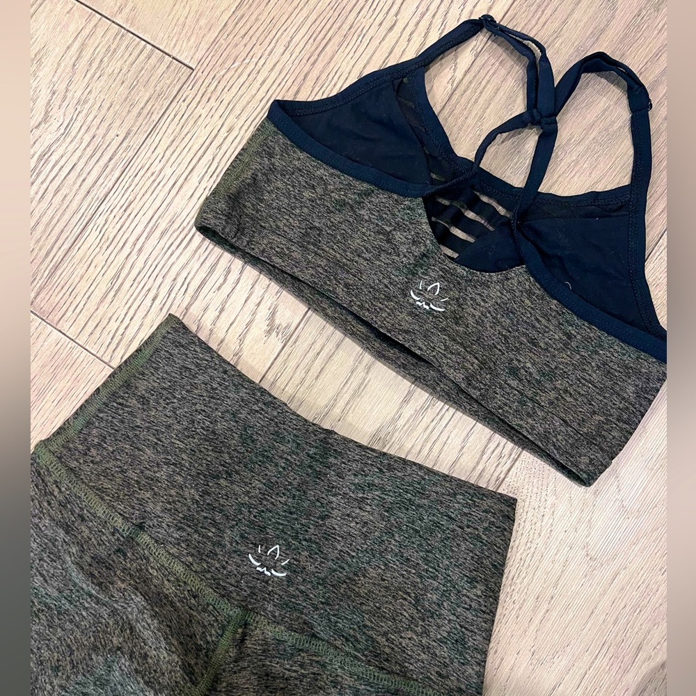 Beyond Yoga Moss Green Sports Bra and Leggings (Small)